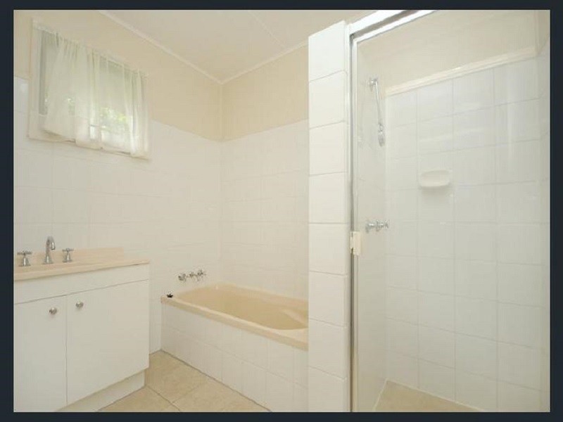 5 Beck Street, Mount Lofty QLD 4350