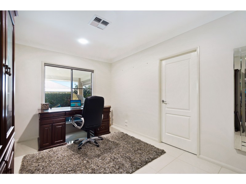 324 Ramsay Street, Middle Ridge QLD 4350