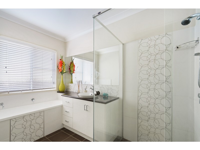 324 Ramsay Street, Middle Ridge QLD 4350