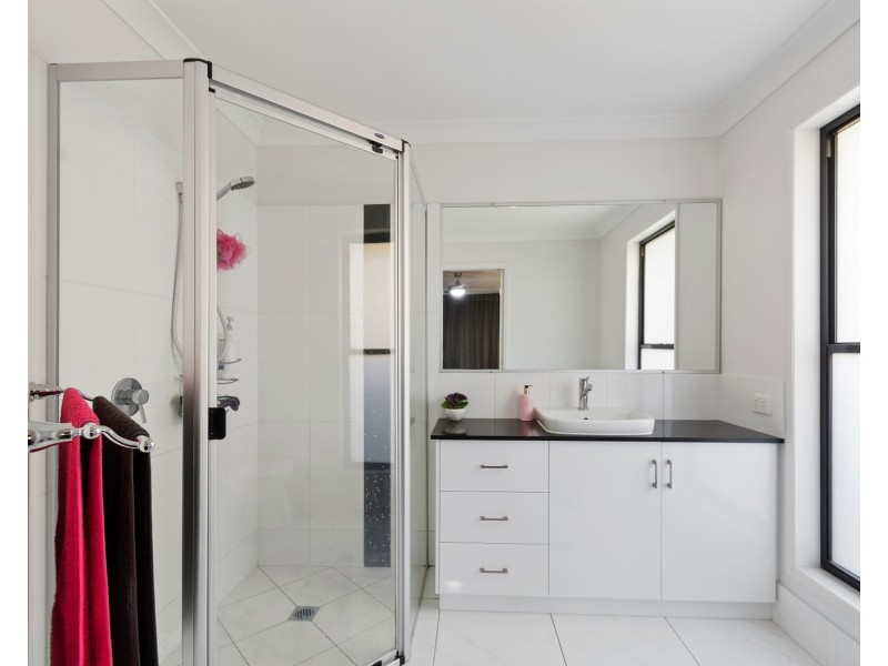 169 Nelson Street, Kearneys Spring QLD 4350