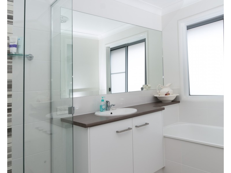 53 Entabeni Drive, Kearneys Spring QLD 4350