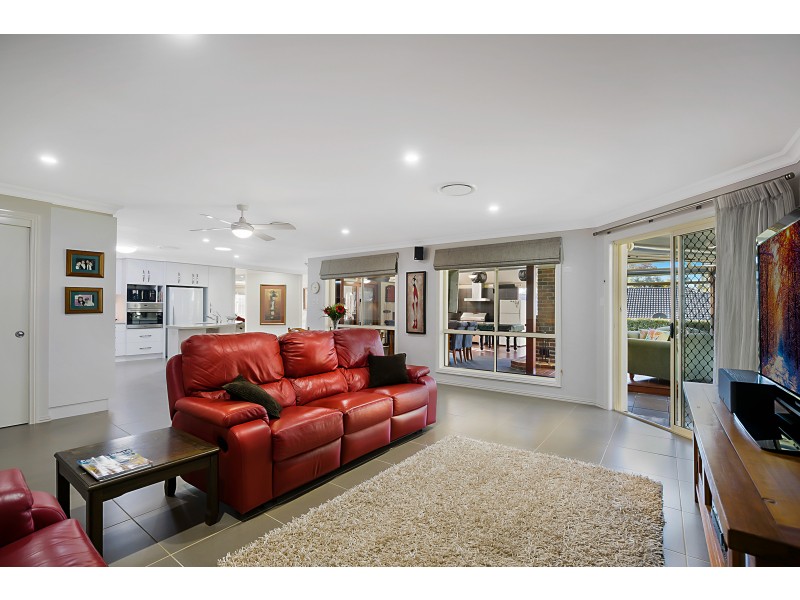 10 Griinke Drive, Middle Ridge QLD 4350