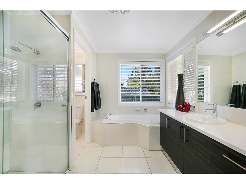 10 Griinke Drive, Middle Ridge QLD 4350
