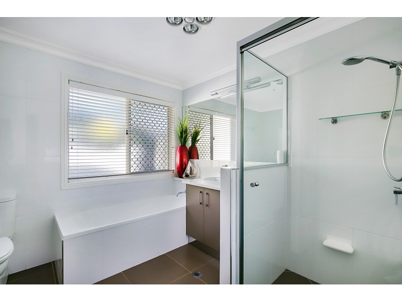 10 Griinke Drive, Middle Ridge QLD 4350