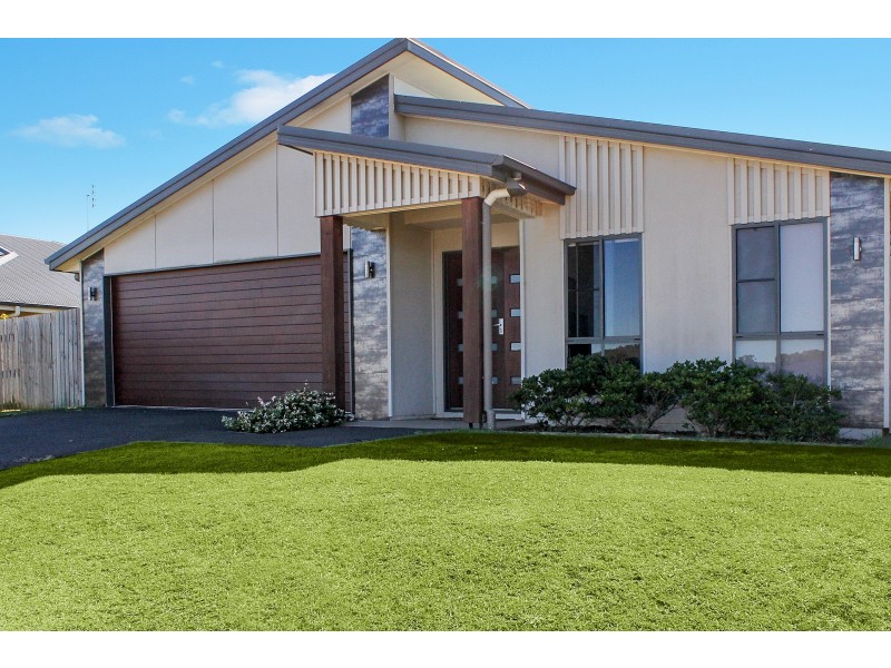 11 Kurrawa Crescent, Glenvale QLD 4350