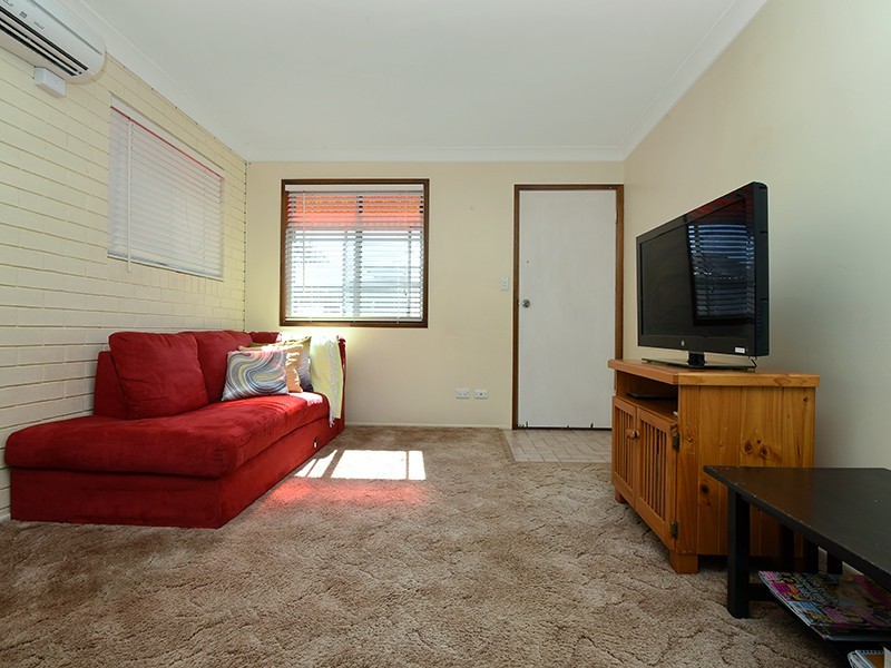 2/6 Begonia Court, Centenary Heights QLD 4350