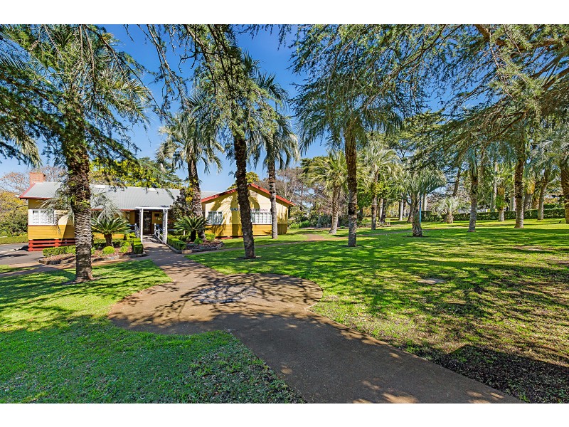 42 Hill Street, Toowoomba QLD 4350