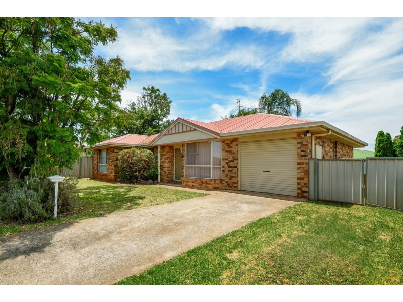 2 Oaklands Court, Glenvale QLD 4350