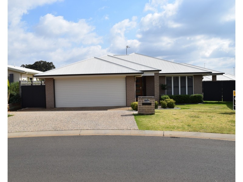 17 Schneider Court, Middle Ridge QLD 4350