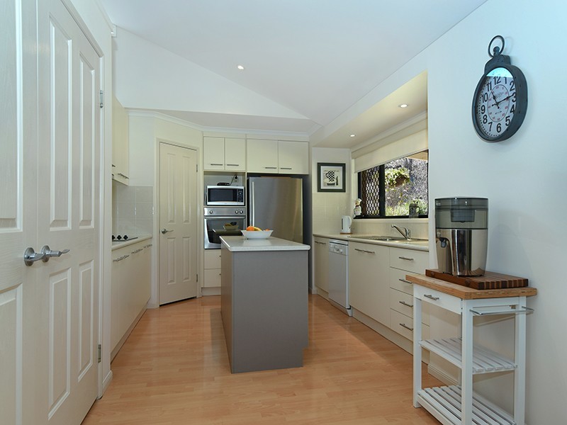 8 Ella Court, Cotswold Hills QLD 4350