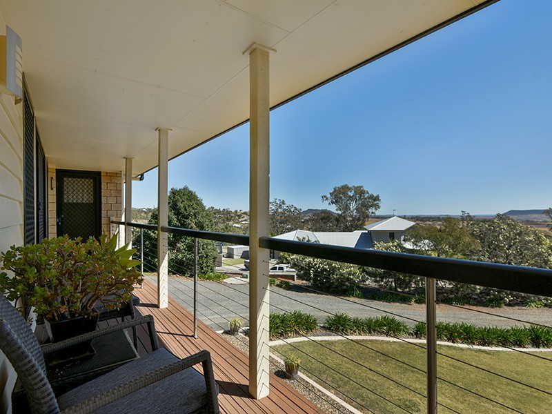 8 Ella Court, Cotswold Hills QLD 4350