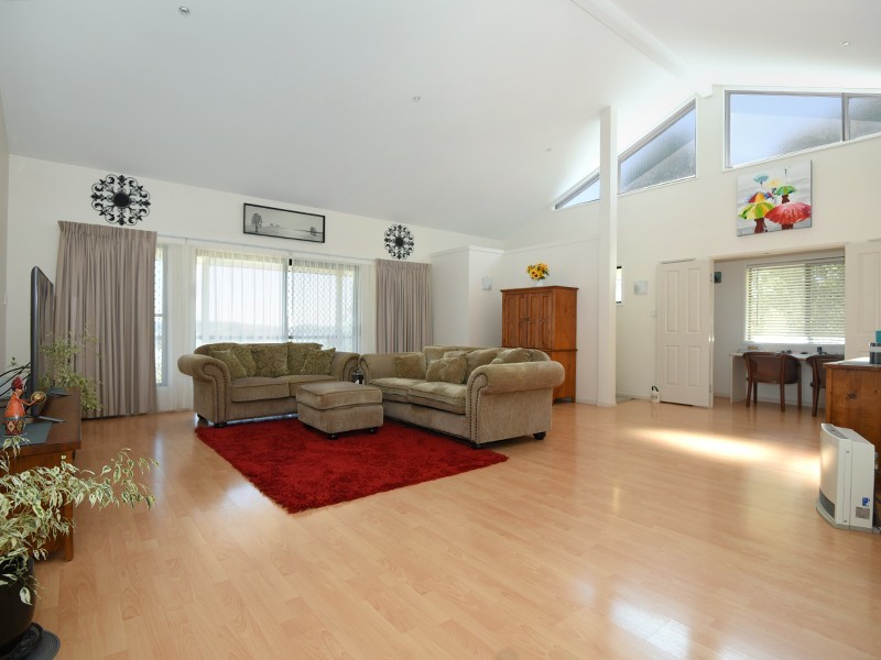 8 Ella Court, Cotswold Hills QLD 4350