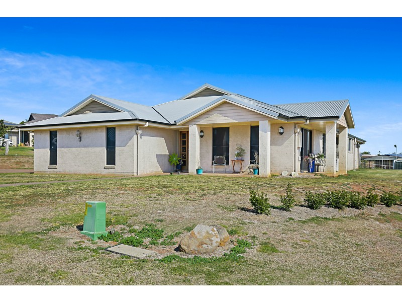 11 Liam Drive, Highfields QLD 4352