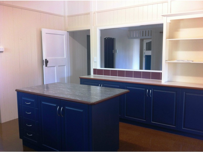 12 Stuart Street, Mount Lofty QLD 4350