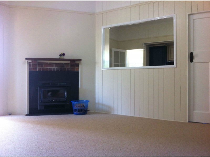 12 Stuart Street, Mount Lofty QLD 4350