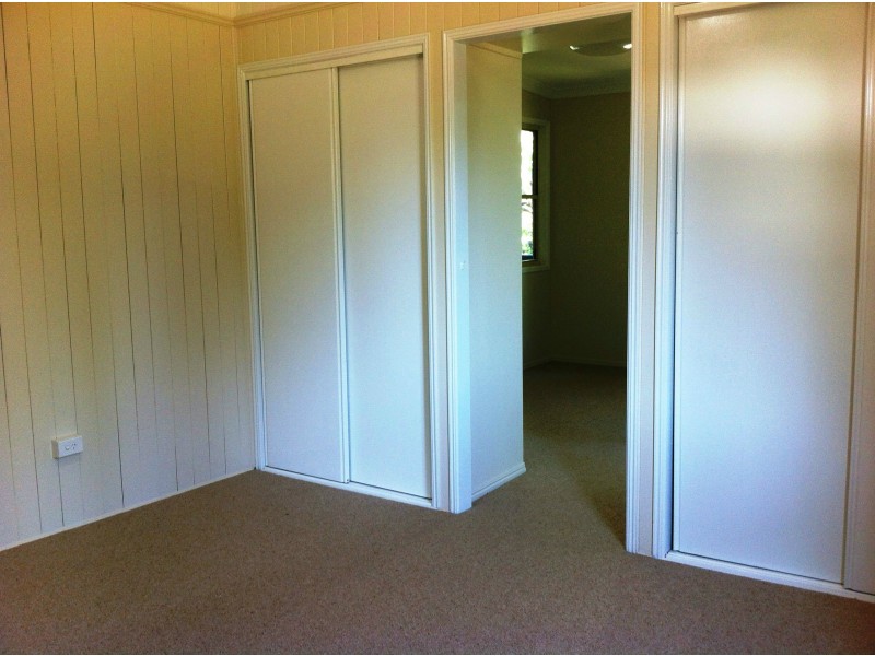 12 Stuart Street, Mount Lofty QLD 4350