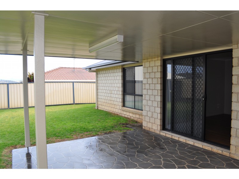 4 Patron Crescent, Glenvale QLD 4350