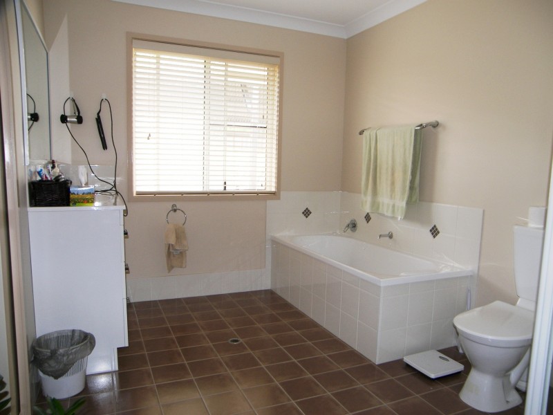 6 Curlew Street, Meringandan West QLD 4352
