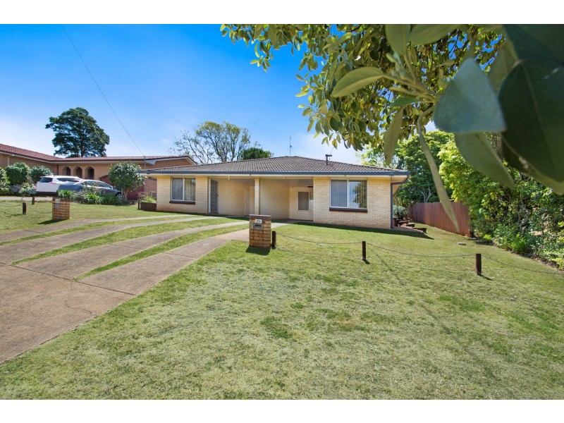 1-2/19  Debra Street, Centenary Heights QLD 4350