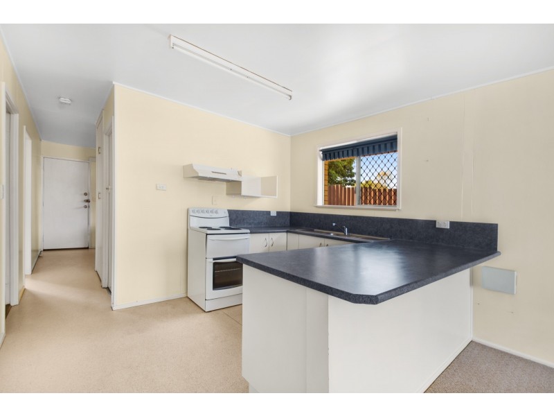 1-2/19  Debra Street, Centenary Heights QLD 4350