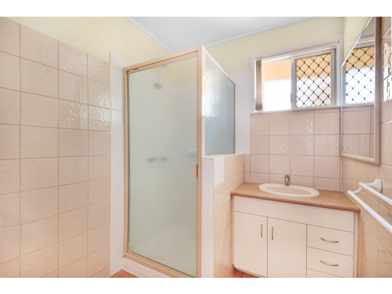 1-2/19  Debra Street, Centenary Heights QLD 4350