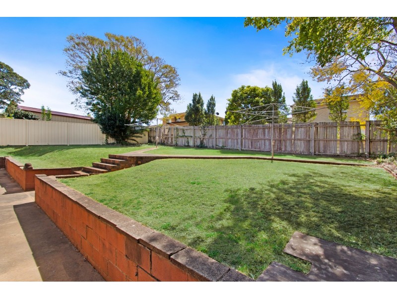 1-2/19  Debra Street, Centenary Heights QLD 4350