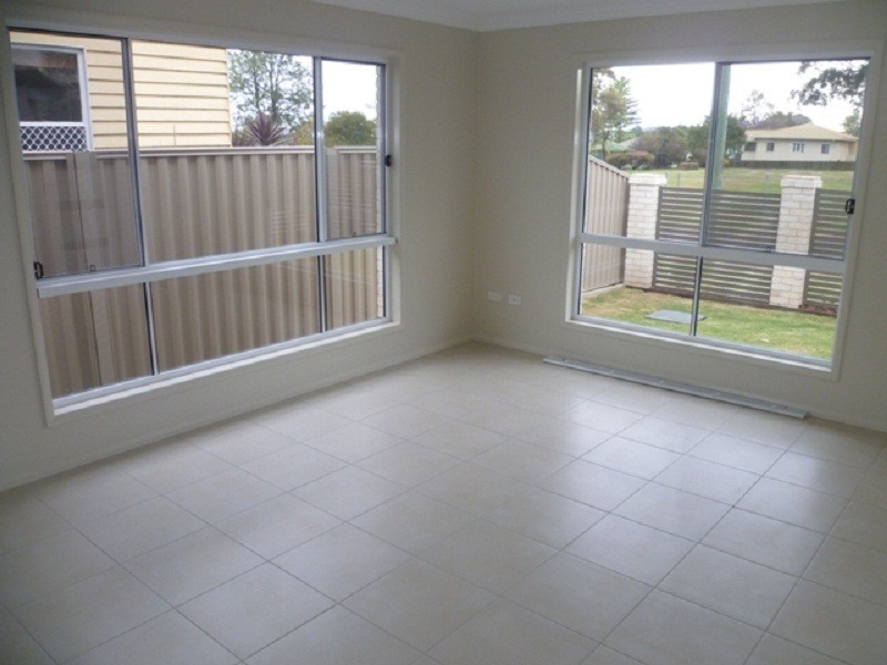 1/11 Boxsall Street, Newtown QLD 4350