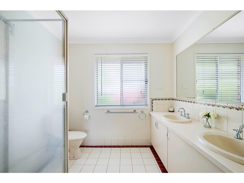 10 Zinnia Court, Middle Ridge QLD 4350