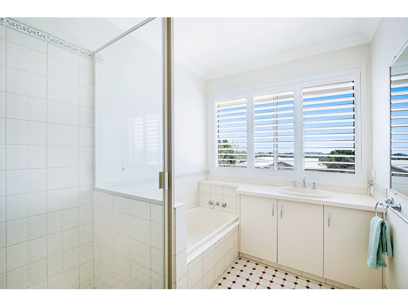 10 Zinnia Court, Middle Ridge QLD 4350