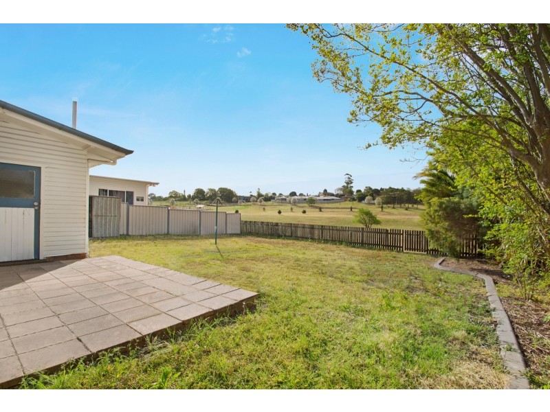 9 Teesdale Avenue, Newtown QLD 4350