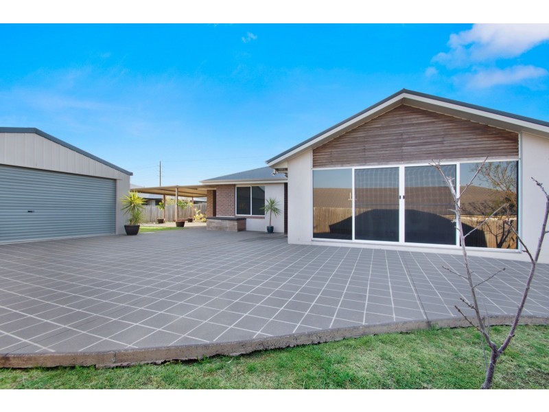 11 Sandalwood Drive, Glenvale QLD 4350