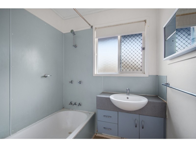 8 Kenora Court, Rockville QLD 4350