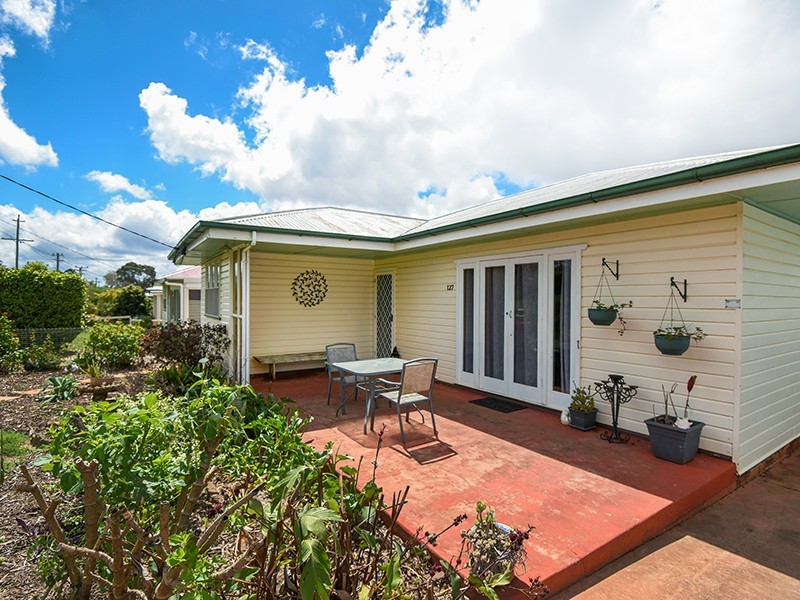 127  Stephen Street, Harristown QLD 4350