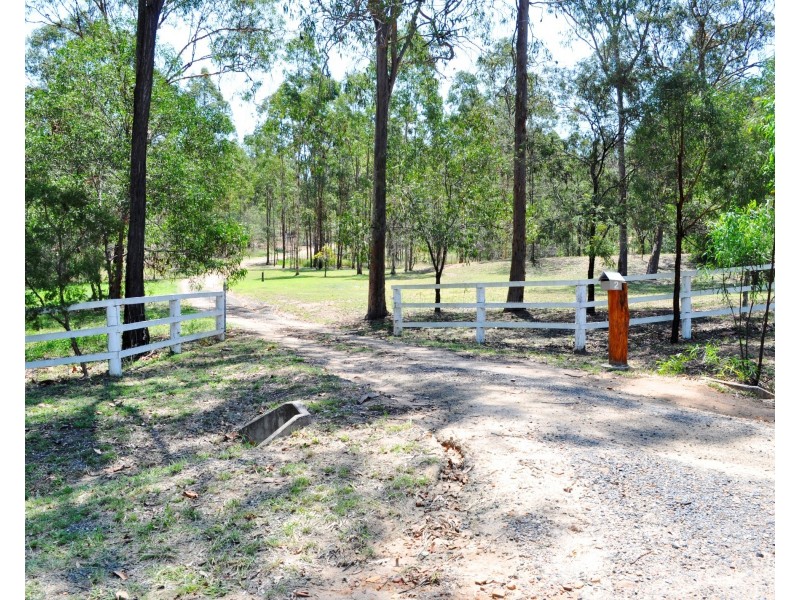 2 Hoods Road, Upper Lockyer QLD 4352