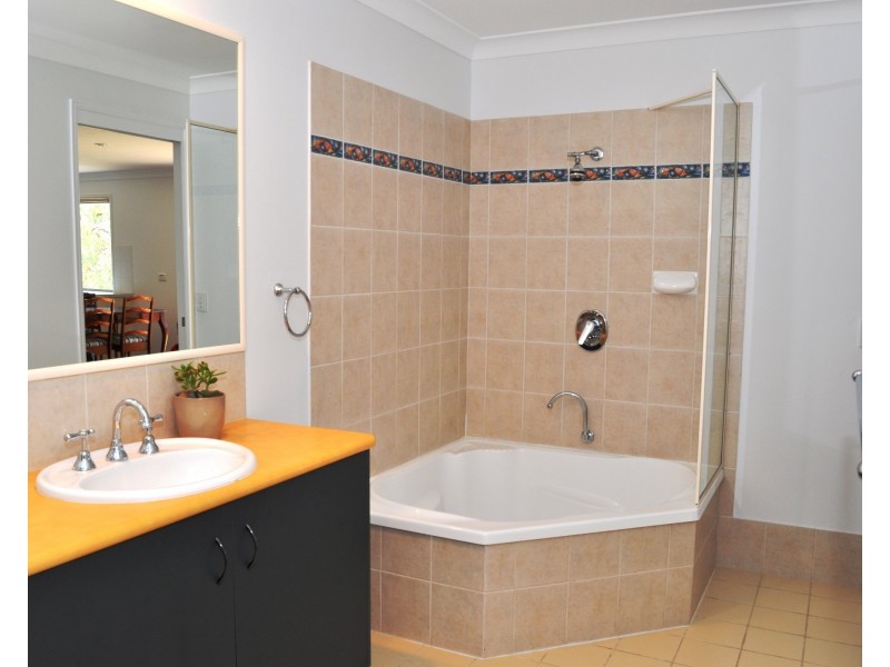 2 Hoods Road, Upper Lockyer QLD 4352