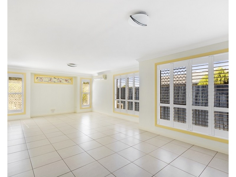 1/18 Sambar Court, Kearneys Spring QLD 4350