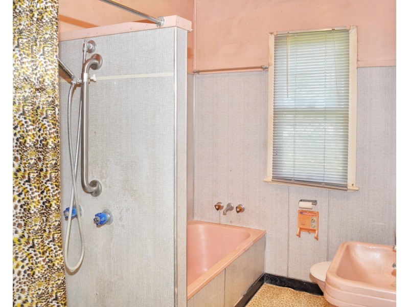 17 Tolmie Street, South Toowoomba QLD 4350