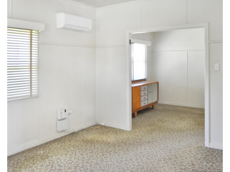 17 Tolmie Street, South Toowoomba QLD 4350