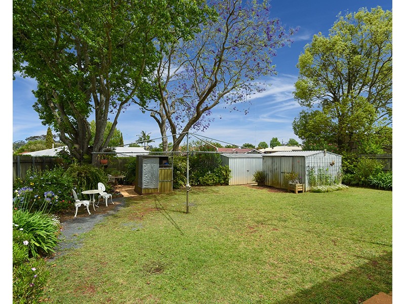 13 Farr Street, Kearneys Spring QLD 4350