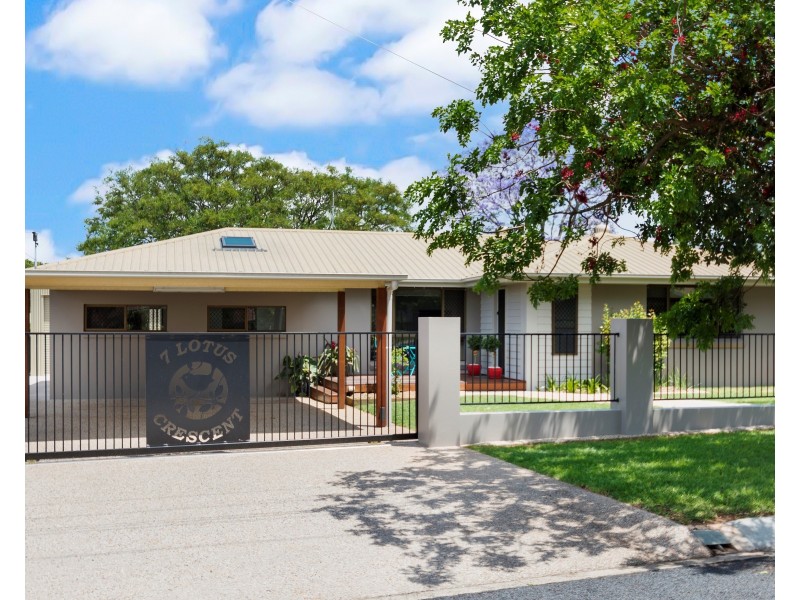 7 Lotus Crescent, Centenary Heights QLD 4350