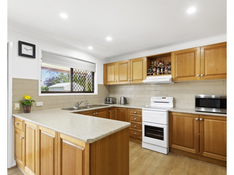 7 Lotus Crescent, Centenary Heights QLD 4350