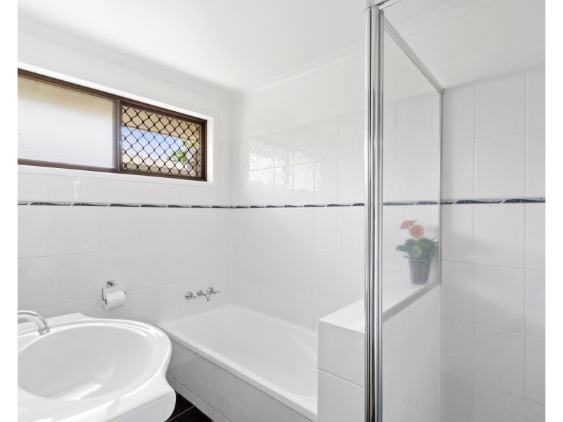 7 Lotus Crescent, Centenary Heights QLD 4350