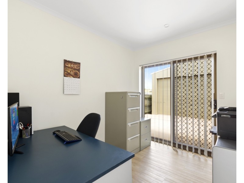 7 Lotus Crescent, Centenary Heights QLD 4350