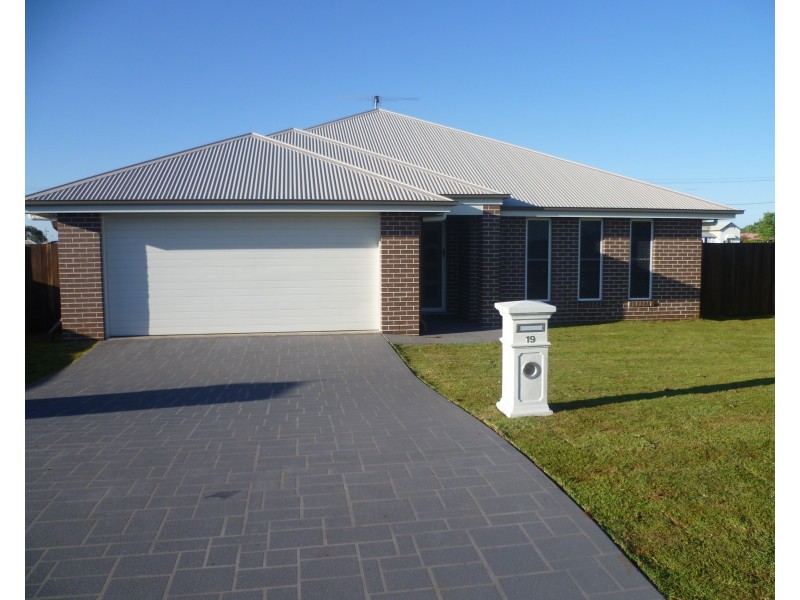 19 Opperman Drive, Kearneys Spring QLD 4350