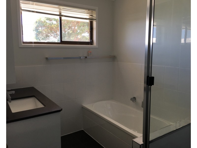 12 Elliott Street, Kearneys Spring QLD 4350