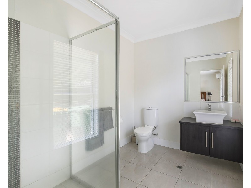 2/22 Piccadilly Court, Mount Lofty QLD 4350