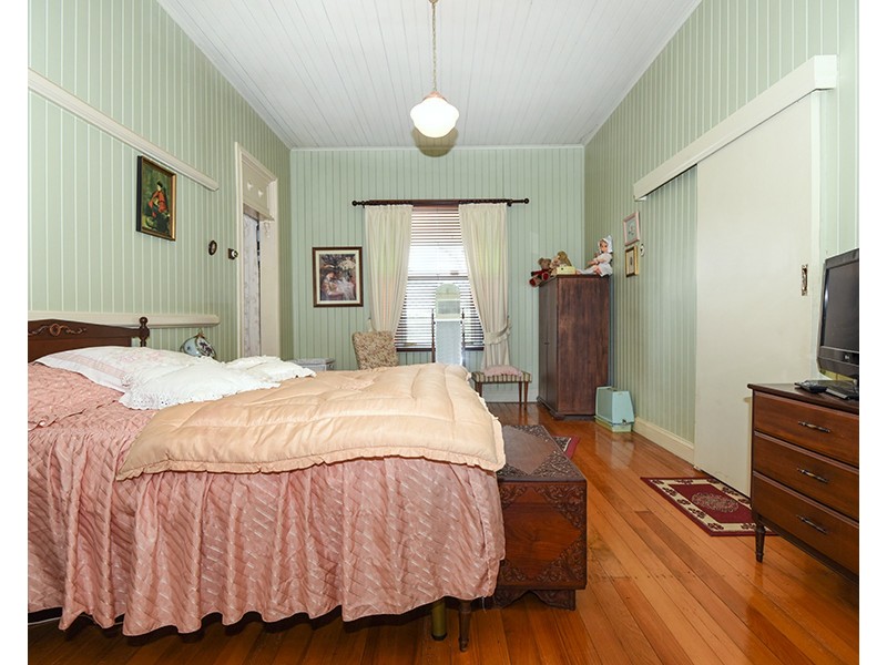 180 Jellicoe Street, Newtown QLD 4350