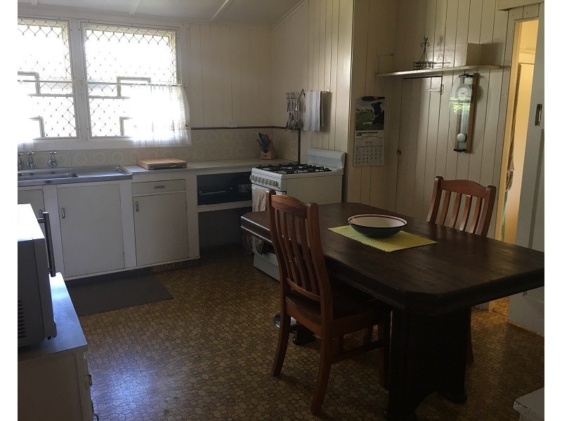 212 Campbell Street, Newtown QLD 4350