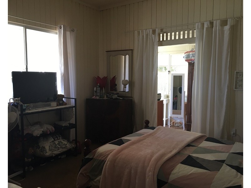 212 Campbell Street, Newtown QLD 4350