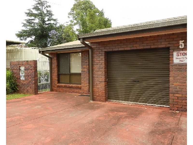 2/5 Riethmuller Street, Kearneys Spring QLD 4350